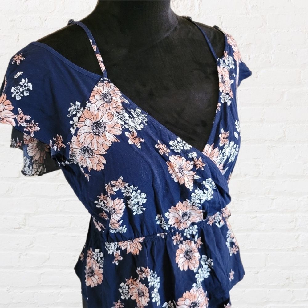 Cupcakes and Cashmere Off Shoulder Wrap Top Medium